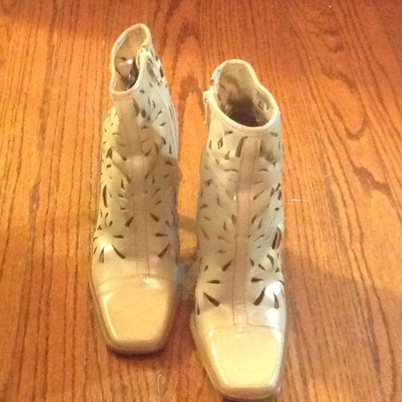 Bruno Valenti Shoes - Women's vintage ankle booties